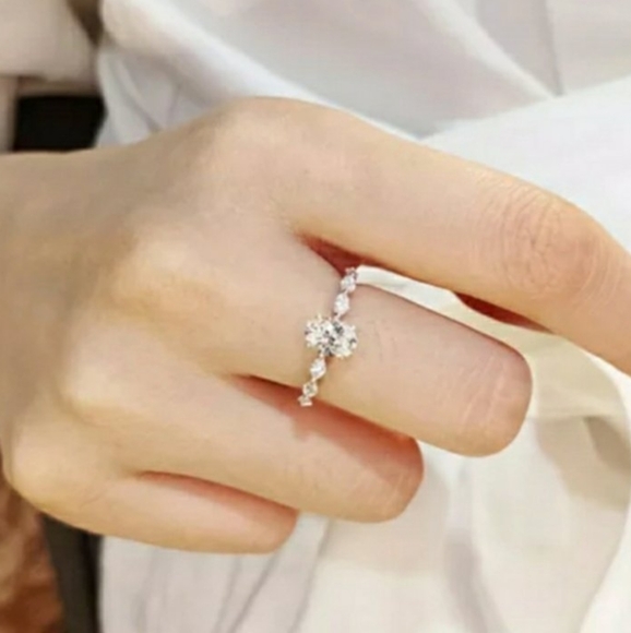 Dazzling Silver Women's Ring - Picture 6 of 6